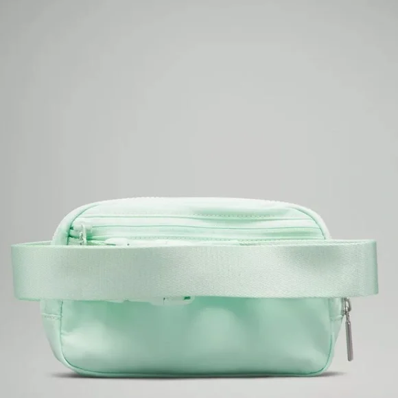 NWT Lululemon Athletica Everywhere Belt Bag in Mint Moment